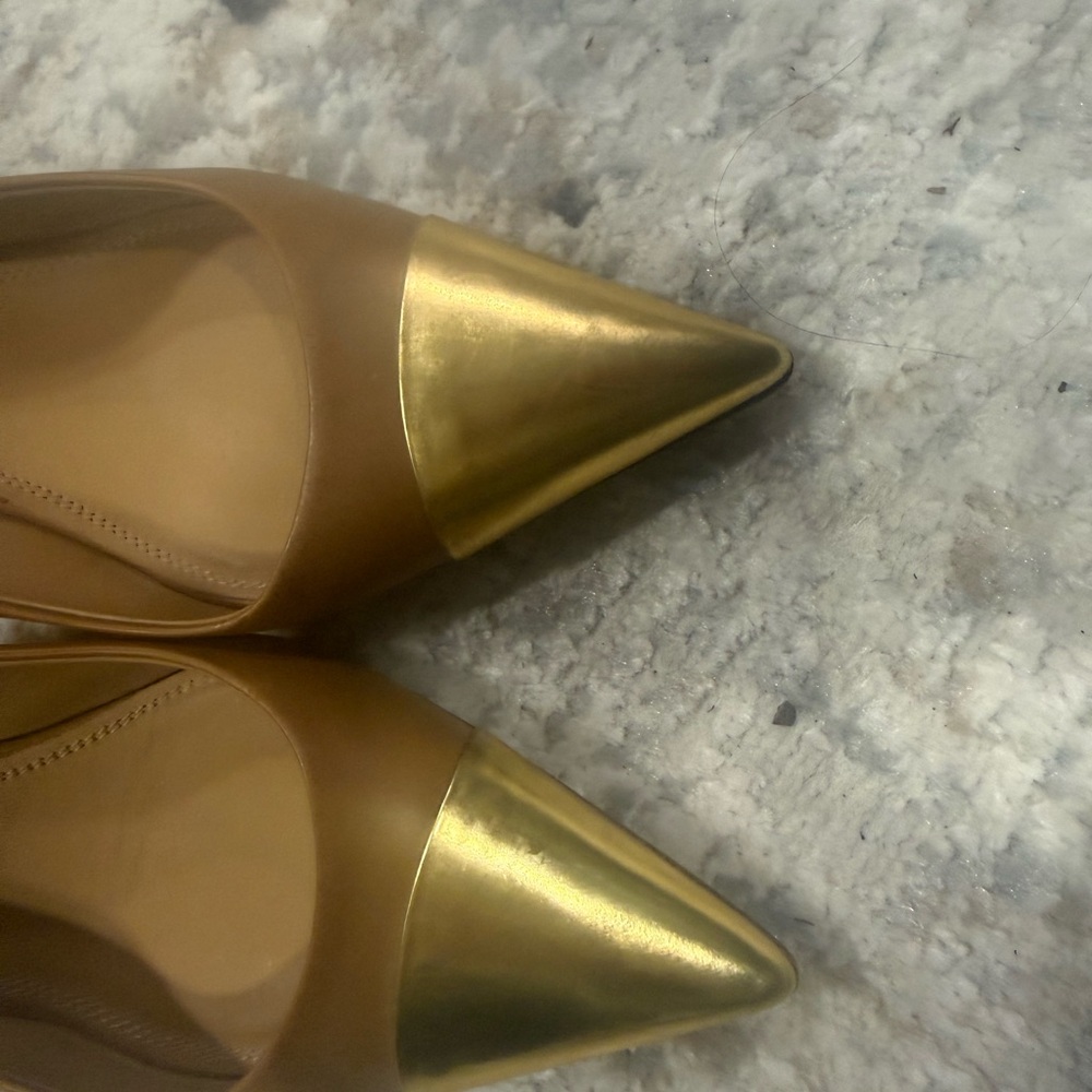Tory Burch Tan Slingback Pumps with Gold Cap Toe - Picture 6 of 7